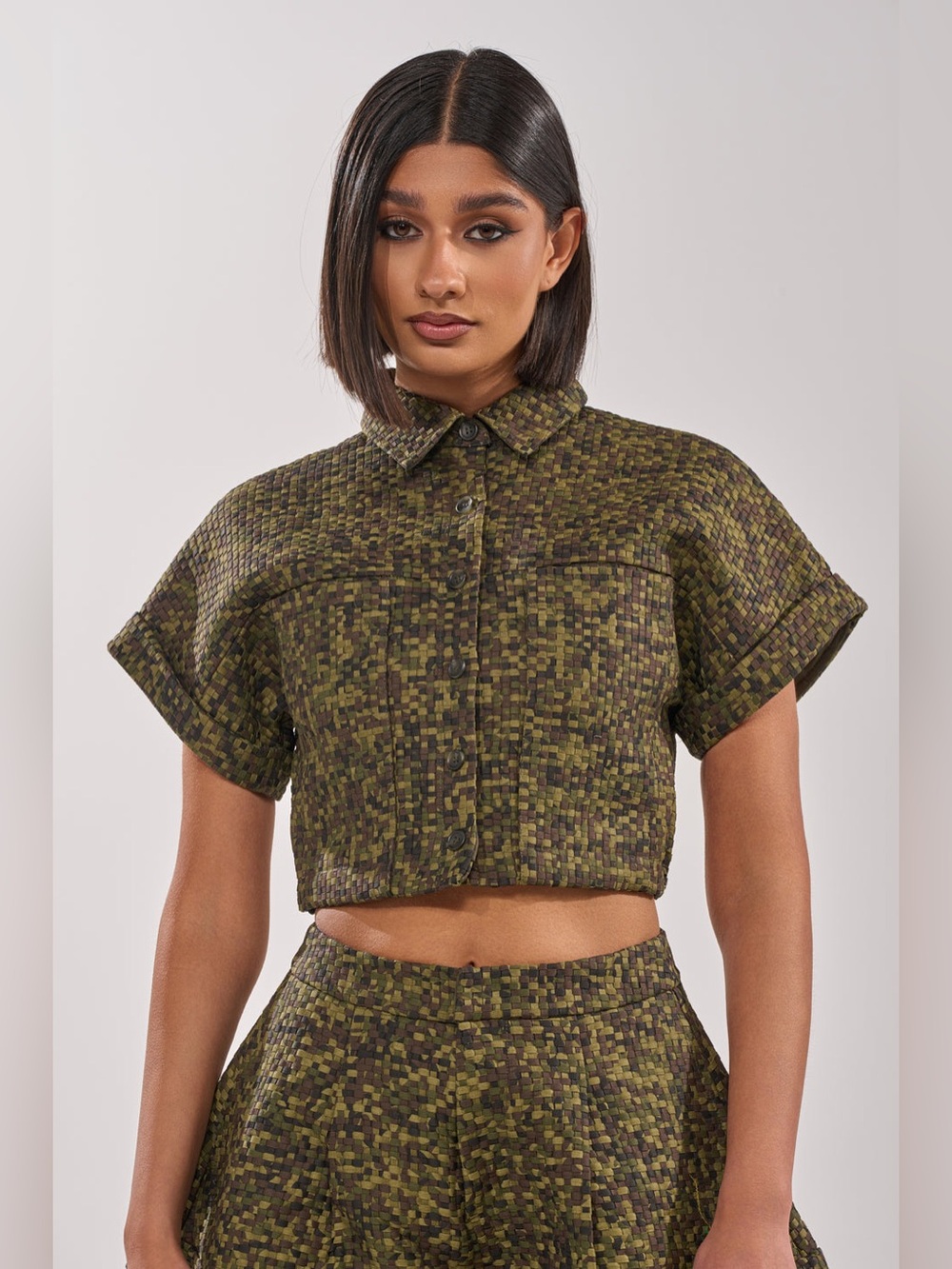 AKIRA High-Waist Olive Green Textured Shorts down under set - Picture 2 of 9